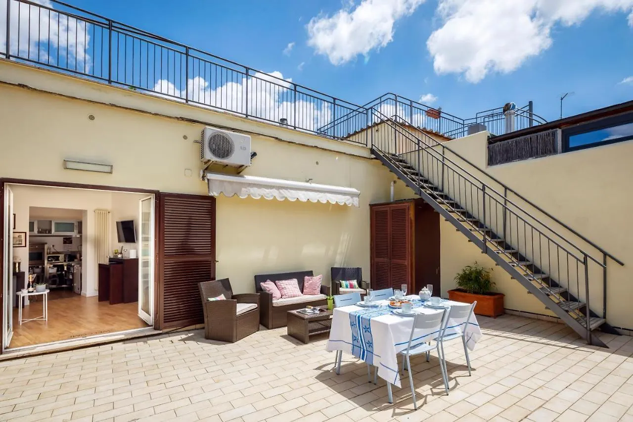 Living By Vatican With Panoramic Terraces In Rome Apartment
